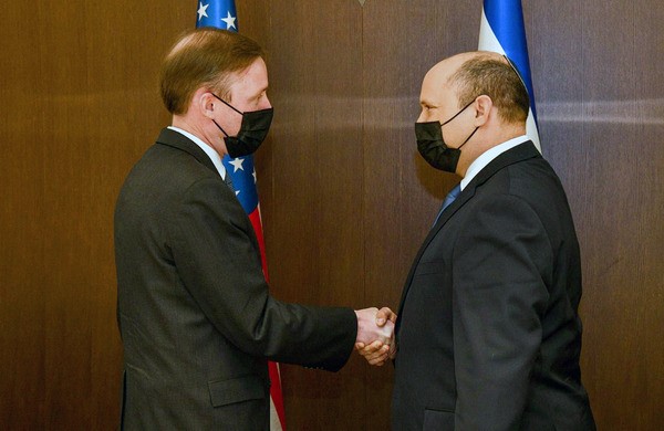 Premier Naftali Bennett mit Sicherheitsberater Jake Sullivan